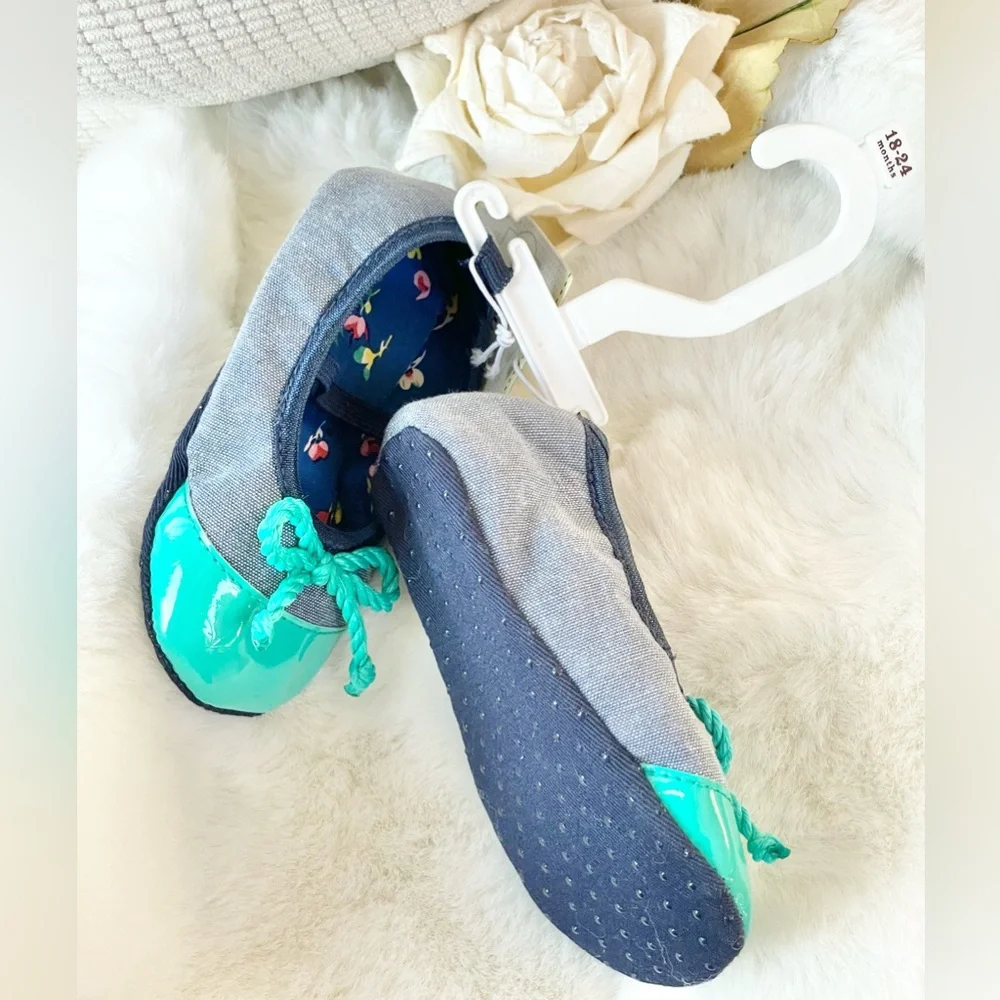 New with tags OLD NAVY BABY SHOES SOFT NAVY WITH AQUA tips and BOW SZ 18-24 MTHS